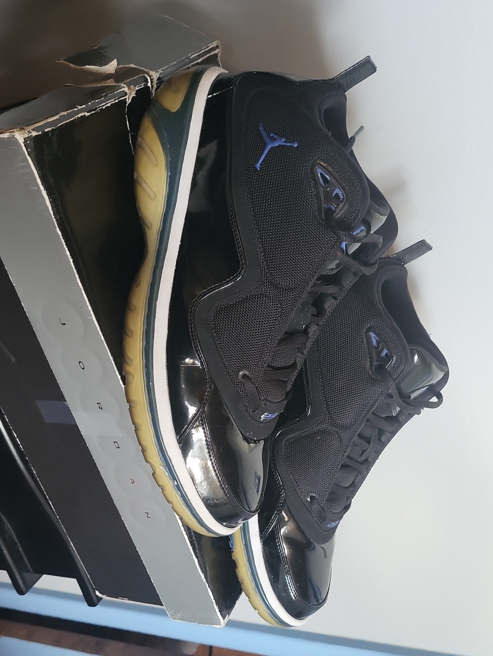 Jordan Men’s Low-Top Basketball Sneakers - Black/Blue